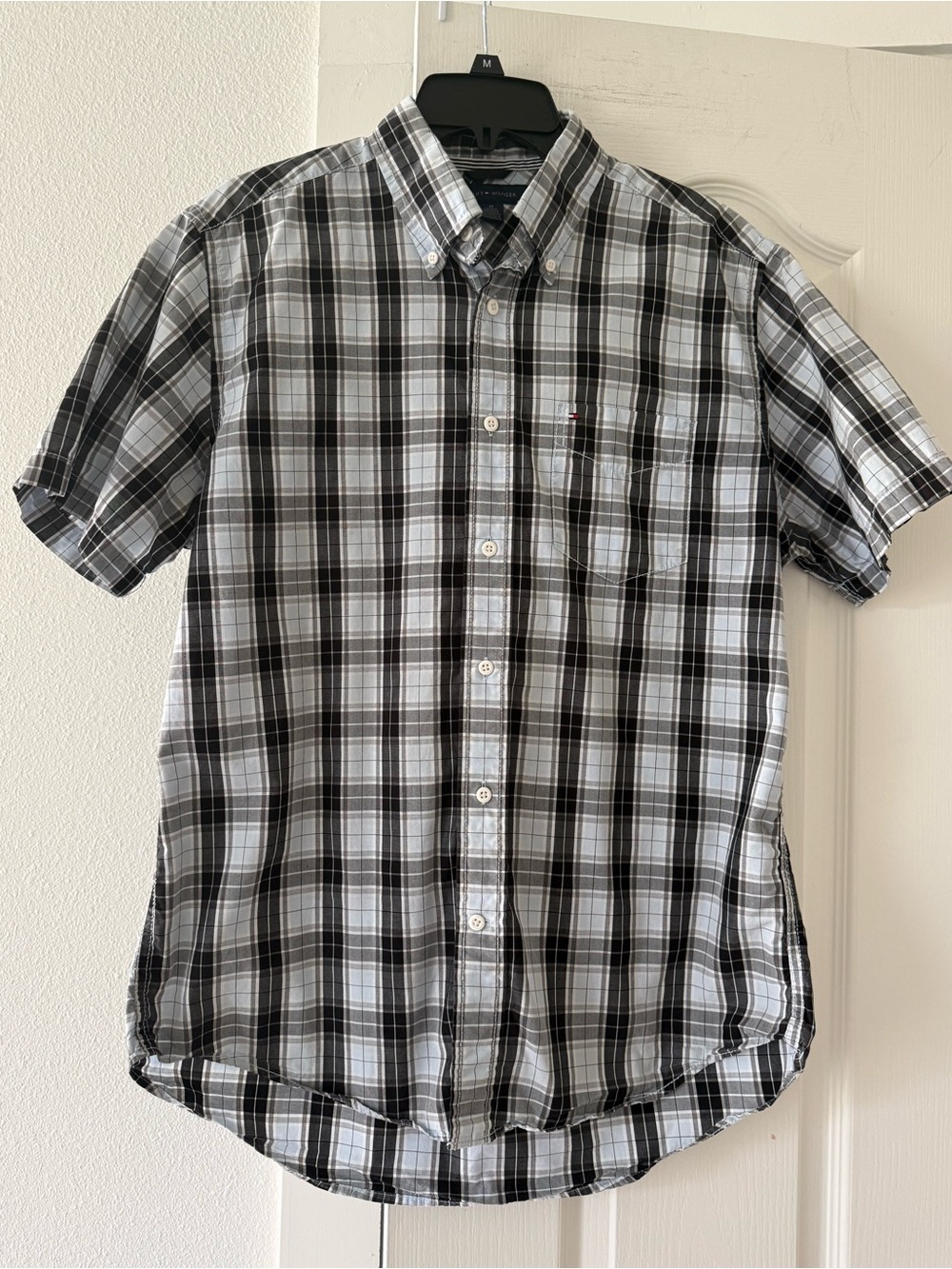 Tommy Hilfiger Men’s M Plaid Short Sleeve Button Down Shirt Gray Black
